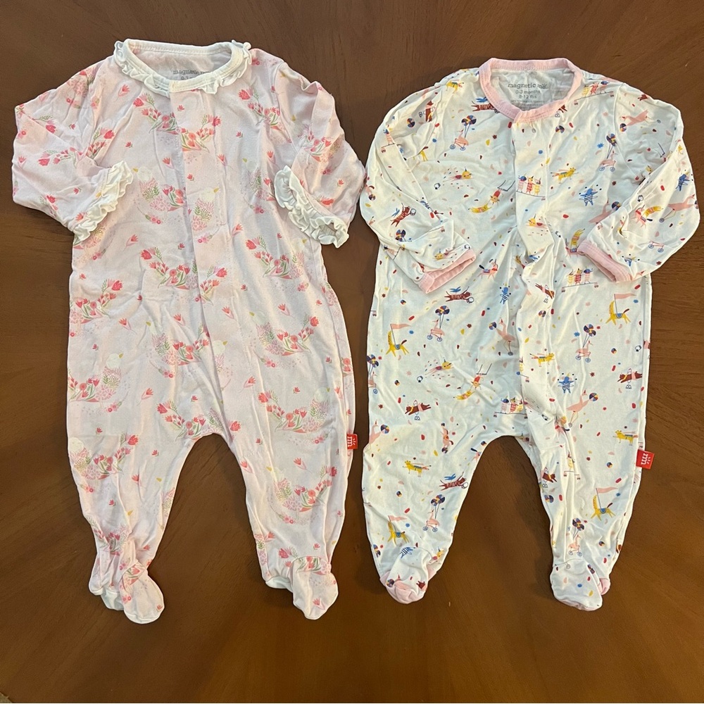 EUC set of 2 Magnetic Me footies